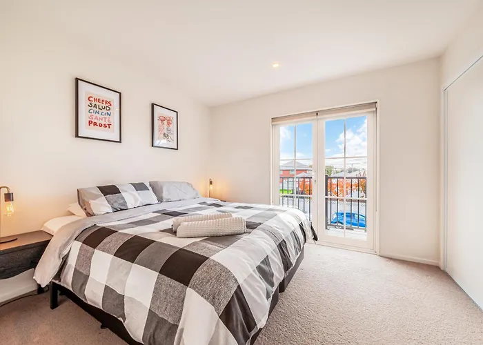 Retro Retreat In Christchurch